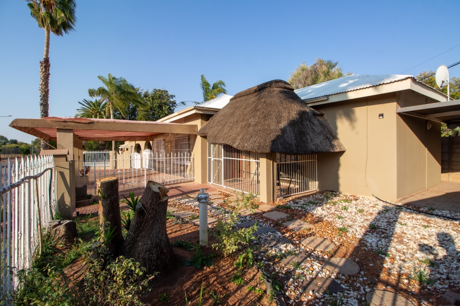 5 Bedroom Property for Sale in Middelpos Northern Cape